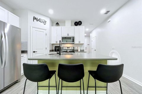 Townhouse in Tampa, Florida 3 bedrooms, 143.07 sq.m. № 2384058 - photo 12