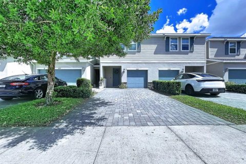 Townhouse in Tampa, Florida 3 bedrooms, 143.07 sq.m. № 2384058 - photo 3