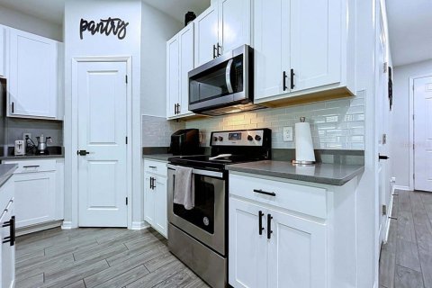 Townhouse in Tampa, Florida 3 bedrooms, 143.07 sq.m. № 2384058 - photo 16