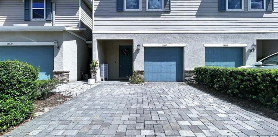 Townhouse in Tampa, Florida 3 bedrooms, 143.07 sq.m. № 2384058
