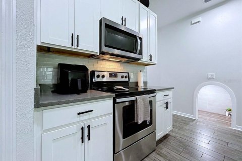Townhouse in Tampa, Florida 3 bedrooms, 143.07 sq.m. № 2384058 - photo 15