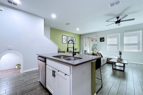 Townhouse in Tampa, Florida 3 bedrooms, 143.07 sq.m. № 2384058 - photo 14