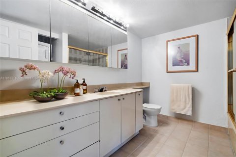 Купить кондоминиум в Халландейл-Бич, Флорида 2 спальни, 132.85м2, № 1877578 - фото 13