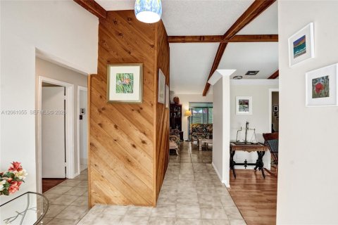 House in Plantation, Florida 4 bedrooms, 218.13 sq.m. № 2246148 - photo 9