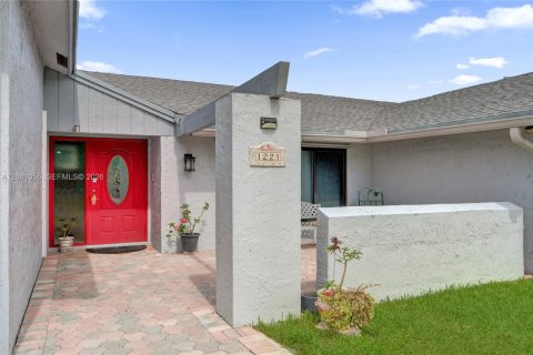House in Plantation, Florida 4 bedrooms, 218.13 sq.m. № 2246148 - photo 6