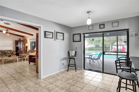 House in Plantation, Florida 4 bedrooms, 218.13 sq.m. № 2246148 - photo 23
