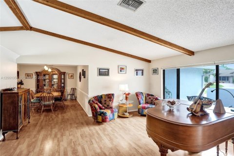 House in Plantation, Florida 4 bedrooms, 218.13 sq.m. № 2246148 - photo 13