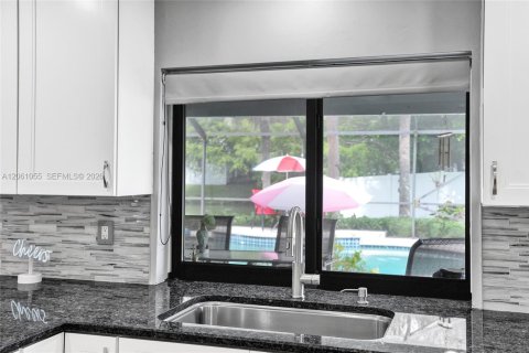 House in Plantation, Florida 4 bedrooms, 218.13 sq.m. № 2246148 - photo 22