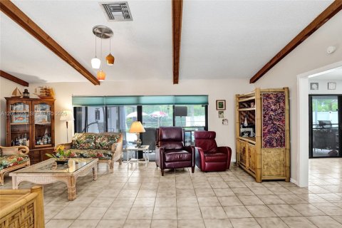 House in Plantation, Florida 4 bedrooms, 218.13 sq.m. № 2246148 - photo 16