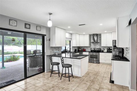 House in Plantation, Florida 4 bedrooms, 218.13 sq.m. № 2246148 - photo 19