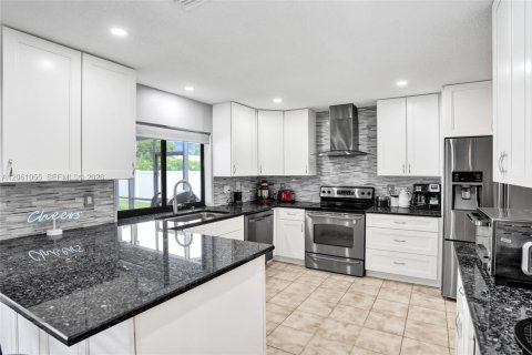 House in Plantation, Florida 4 bedrooms, 218.13 sq.m. № 2246148 - photo 20
