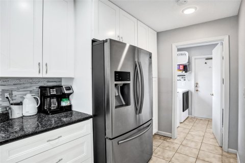 House in Plantation, Florida 4 bedrooms, 218.13 sq.m. № 2246148 - photo 24