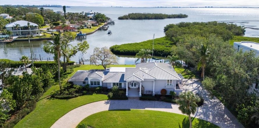 House in Bradenton, Florida 4 bedrooms, 284.19 sq.m. № 1543044