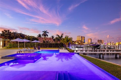 Casa en venta en West Palm Beach, Florida, 7 dormitorios, 890.19 m2 № 1982516 - foto 6