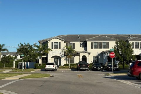 Townhouse in Homestead, Florida 3 bedrooms, 143.53 sq.m. № 2052740 - photo 2