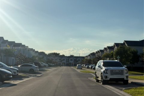 Townhouse in Homestead, Florida 3 bedrooms, 143.53 sq.m. № 2052740 - photo 9