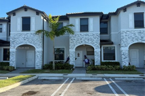 Townhouse in Homestead, Florida 3 bedrooms, 143.53 sq.m. № 2052740 - photo 4