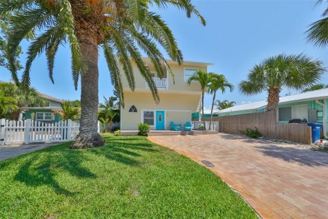 Casa en venta en Madeira Beach, Florida, 2 dormitorios, 111.11 m2 № 1751169 - foto 8