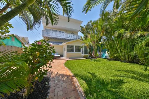 Casa en venta en Madeira Beach, Florida, 2 dormitorios, 111.11 m2 № 1751169 - foto 1