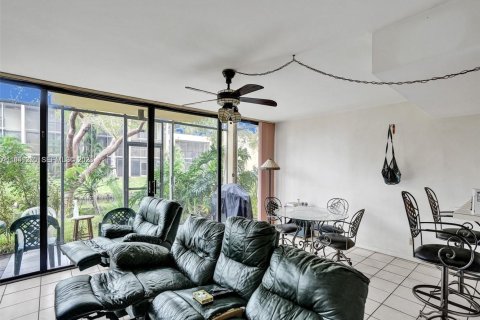 Touwnhouse à vendre à Davie, Floride: 3 chambres, 131.92 m2 № 2152723 - photo 6