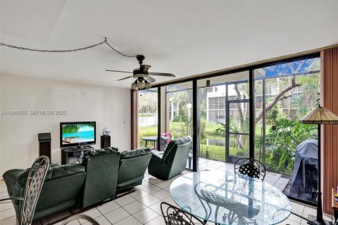 Touwnhouse à vendre à Davie, Floride: 3 chambres, 131.92 m2 № 2152723 - photo 4