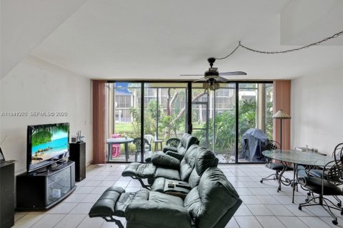Touwnhouse à vendre à Davie, Floride: 3 chambres, 131.92 m2 № 2152723 - photo 7