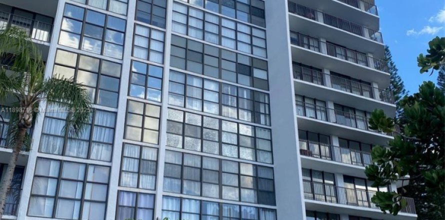 Condo in Hallandale Beach, Florida, 1 bedroom  № 1953442