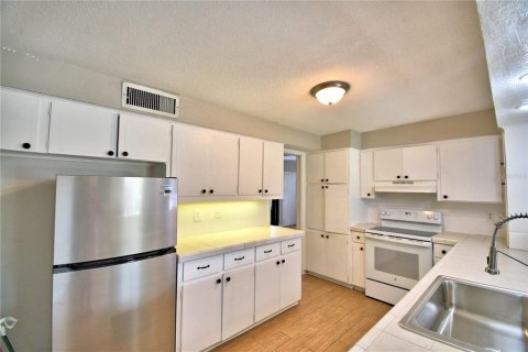 House in Winter Haven, Florida 3 bedrooms, 148.36 sq.m. № 1602640 - photo 3