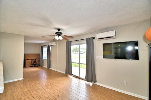 House in Winter Haven, Florida 3 bedrooms, 148.36 sq.m. № 1602640 - photo 6