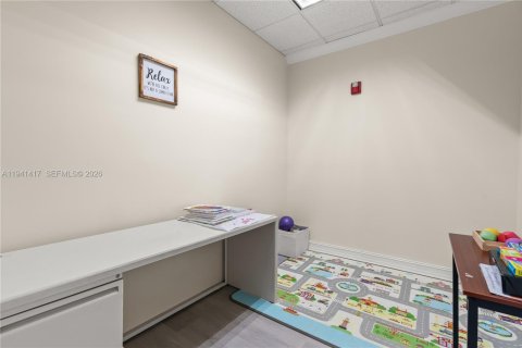 Commercial property in Miami Lakes, Florida № 1998861 - photo 10