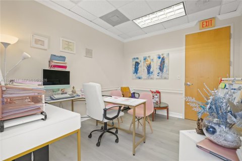 Commercial property in Miami Lakes, Florida № 1998861 - photo 13