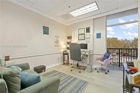 Commercial property in Miami Lakes, Florida № 1998861 - photo 14