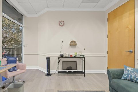 Commercial property in Miami Lakes, Florida № 1998861 - photo 15