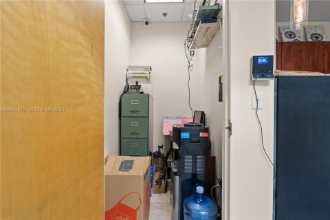 Commercial property in Miami Lakes, Florida № 1998861 - photo 18