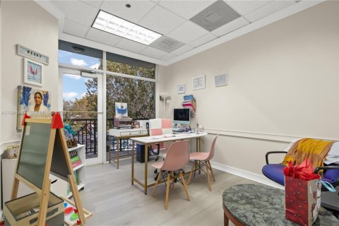 Commercial property in Miami Lakes, Florida № 1998861 - photo 12