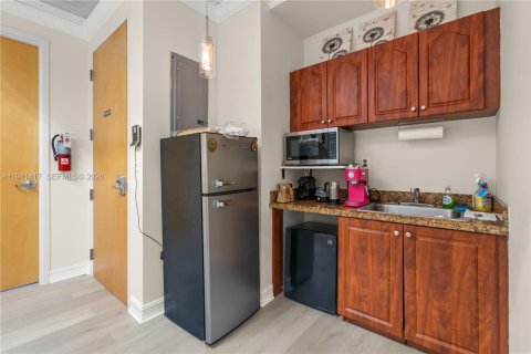 Commercial property in Miami Lakes, Florida № 1998861 - photo 16