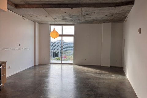 Снять в аренду кондоминиум в Майами-Бич, Флорида 1 спальня, 106.37м2, № 1938951 - фото 1