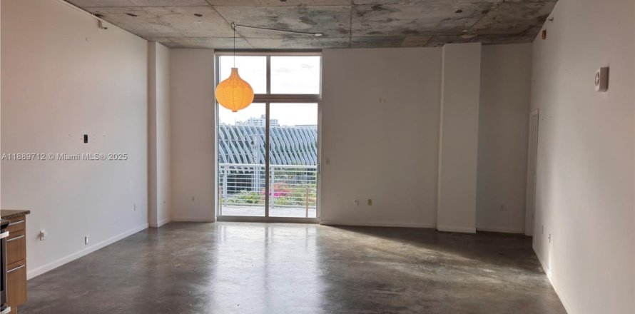 Кондоминиум с 1 спальней в Майами-Бич, Флорида № 1938951