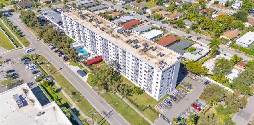 Condominio en Miami, Florida, 1 dormitorio  № 1783789