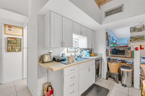 Casa en venta en Fort Lauderdale, Florida, 3 dormitorios, 127.46 m2 № 1950803 - foto 18