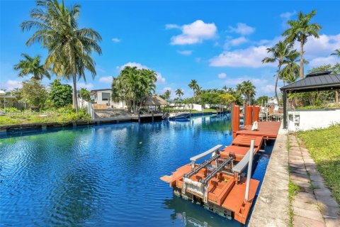 Casa en venta en Fort Lauderdale, Florida, 3 dormitorios, 127.46 m2 № 1950803 - foto 8