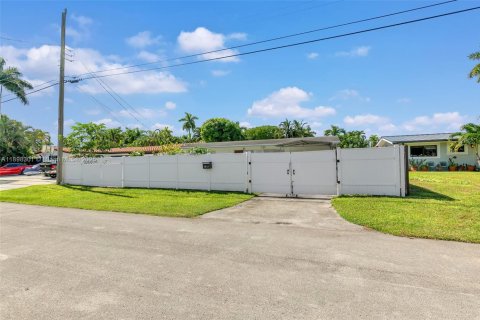 Casa en venta en Fort Lauderdale, Florida, 3 dormitorios, 127.46 m2 № 1950803 - foto 4