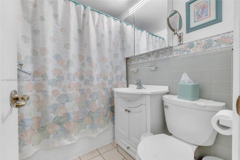 Casa en venta en Fort Lauderdale, Florida, 3 dormitorios, 127.46 m2 № 1950803 - foto 28