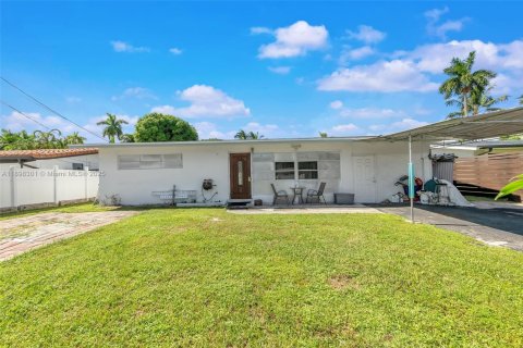 Casa en venta en Fort Lauderdale, Florida, 3 dormitorios, 127.46 m2 № 1950803 - foto 1