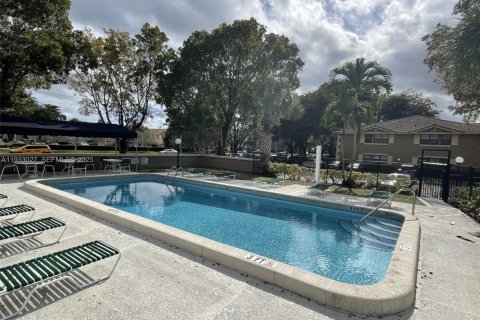 Condominio en alquiler en Coral Springs, Florida, 2 dormitorios, 76.18 m2 № 2041276 - foto 4