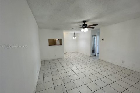 Condominio en alquiler en Coral Springs, Florida, 2 dormitorios, 76.18 m2 № 2041276 - foto 7