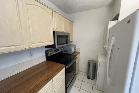 Condominio en alquiler en Coral Springs, Florida, 2 dormitorios, 76.18 m2 № 2041276 - foto 12