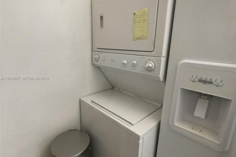 Condominio en alquiler en Coral Springs, Florida, 2 dormitorios, 76.18 m2 № 2041276 - foto 14