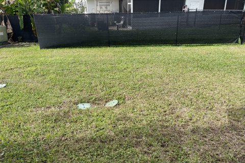 Condominio en alquiler en Coral Springs, Florida, 2 dormitorios, 76.18 m2 № 2041276 - foto 3