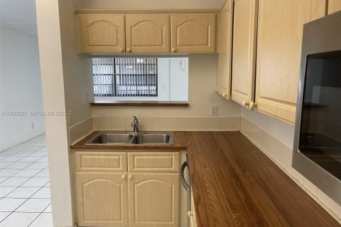 Condominio en alquiler en Coral Springs, Florida, 2 dormitorios, 76.18 m2 № 2041276 - foto 16